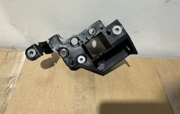 Volvo XC40 Headlight/headlamp mounting bracket 31469371