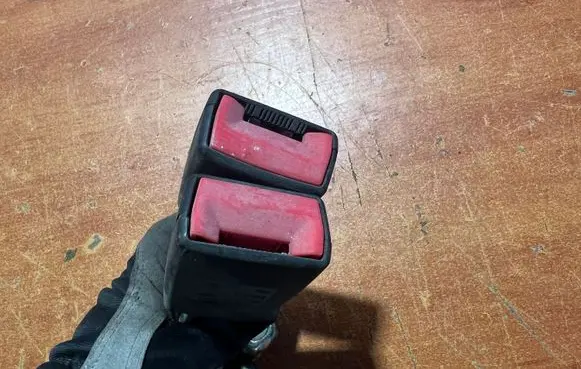 Seat Ibiza III (6L) Middle seatbelt buckle (rear) 6Q0857739B