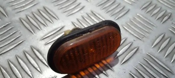 Renault Scenic I Front fender indicator light 7700847333