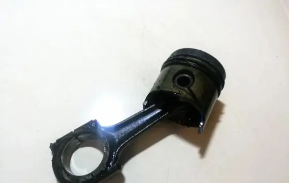 Citroen Berlingo Piston with connecting rod