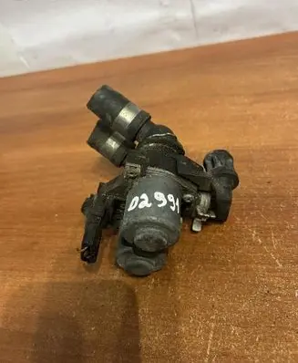 Mercedes-Benz E W210 Coolant heater control valve 0235451628 D2991