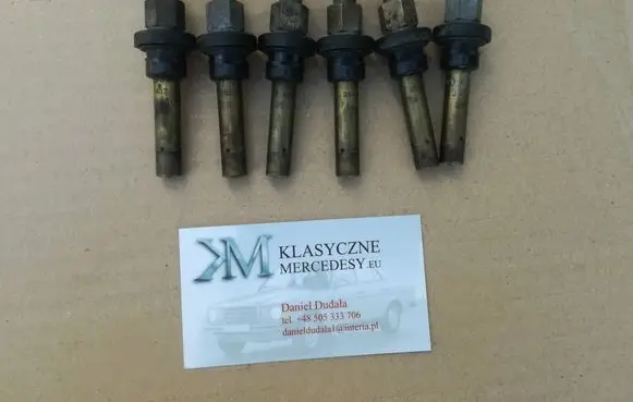 Mercedes-Benz E W124 Fuel injector 0000785823