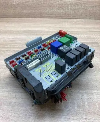 Opel Astra G Fuse module 24412497 24431677 USED