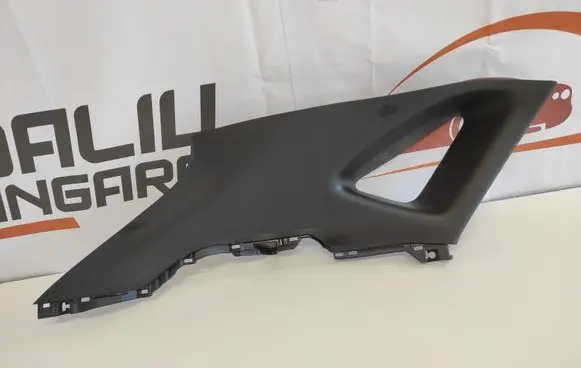 (D)pillar trim (top)