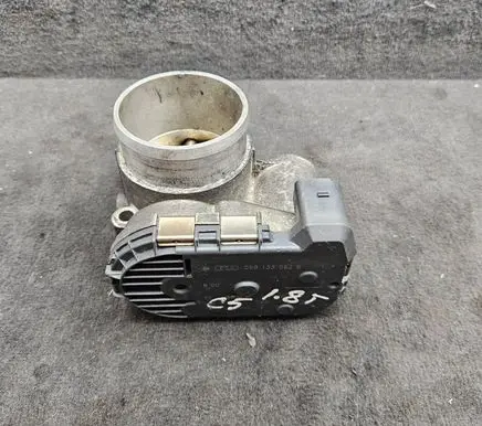 Audi A4 S4 B5 8D Throttle valve 06B133062B
