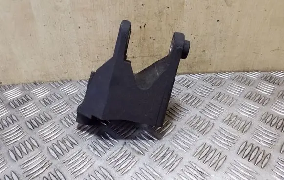 Nissan Juke I F15 Engine mounting bracket