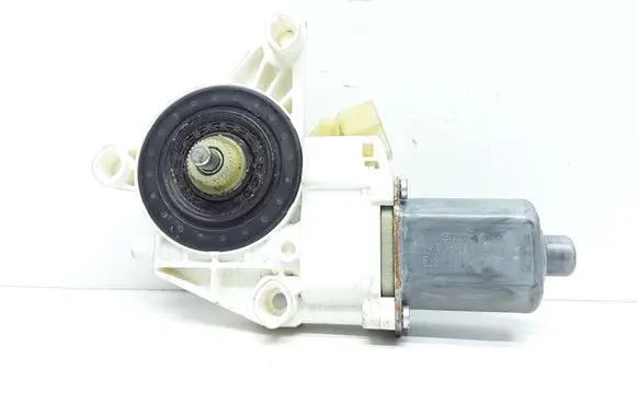 Mercedes-Benz ML W164 Front door window regulator motor A2518200842 0130822272