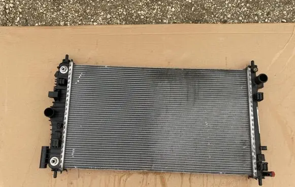 Opel Insignia A Coolant radiator 22762533GM639001