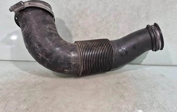 Audi Q7 4L Air intake hose/pipe 4L0129628D