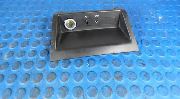 Skoda Fabia Mk3 (NJ) USB socket connector 6V0857367A 8112866 5Q0035726N