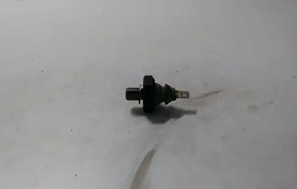 Audi 80 90 S2 B4 Oil pressure sensor 068919081A