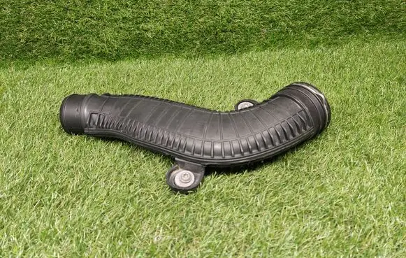 Volkswagen Jetta VI Intercooler hose/pipe 1K0145840R