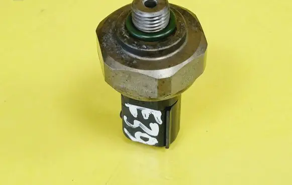 BMW 5 E39 Air conditioning (A/C) pressure sensor 64538370623 4990007111