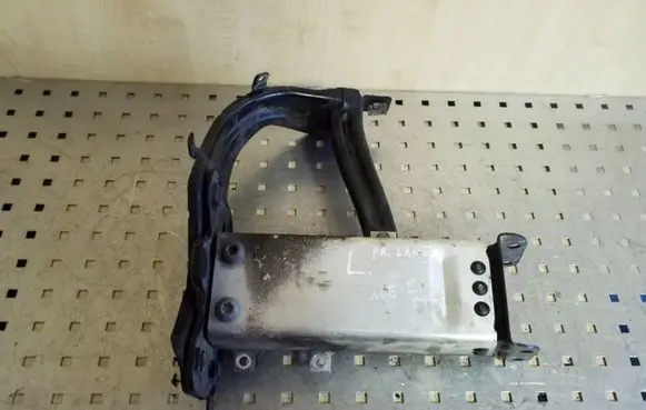Mercedes-Benz E W211 Front bumper mounting bracket
