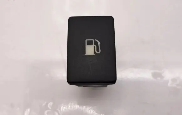 Toyota Avensis T270 Fuel tank opening switch 8484105020 15C252