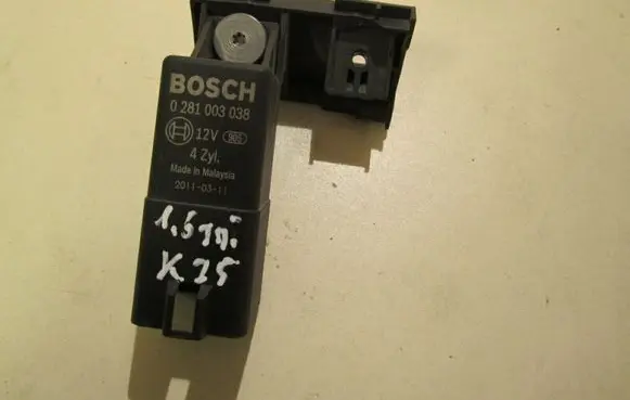 Volkswagen Golf VI Glow plug pre-heat relay 038907281D