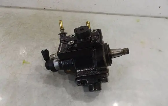 Alfa Romeo 147 Fuel injection high pressure pump 0445010130