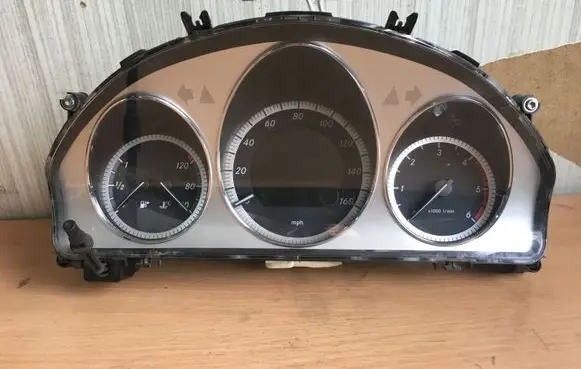 Mercedes-Benz C W204 Speedometer (instrument cluster) A2044400811