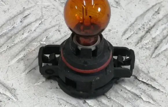 Renault Captur Headlight/headlamp bulb PSY24W 9E27MC