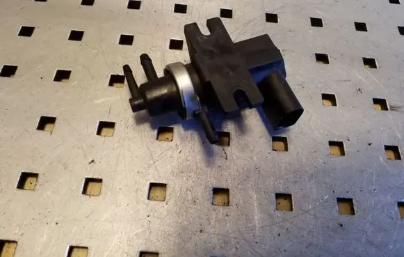 Audi A3 S3 8L Turbo solenoid valve 1J0906627