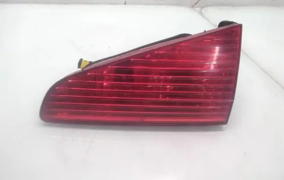 Peugeot 607 Tailgate rear/tail lights