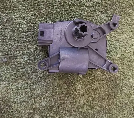 Tesla Model Y Air flap motor/actuator 150062300A