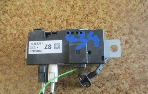 Opel Astra J Aerial antenna amplifier 13353311