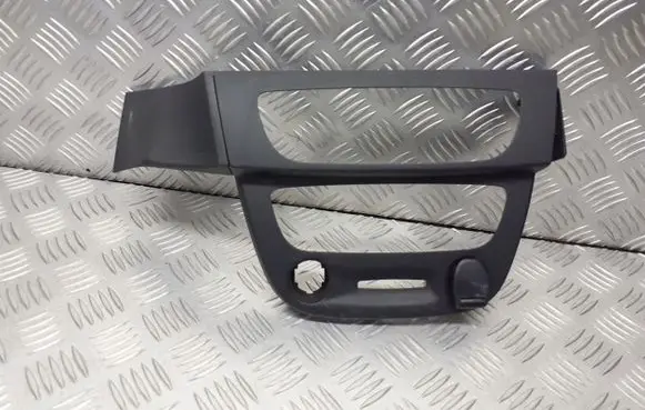 Renault Megane III Radio/GPS head unit trim 682605488R