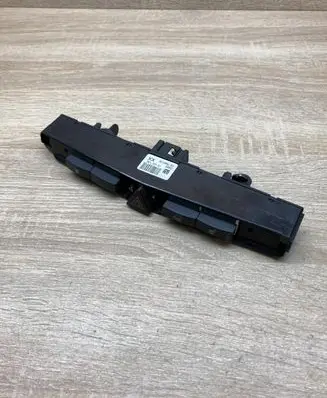 Opel Astra H Hazard light switch 13100109