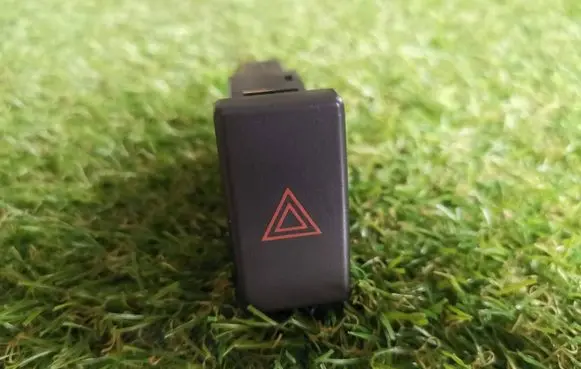 Toyota Avensis T250 Hazard light switch 157963 TR9503