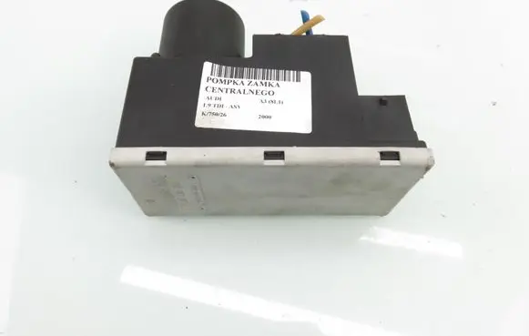 Audi A3 S3 8L Central locking vacuum pump 8D0862257C
