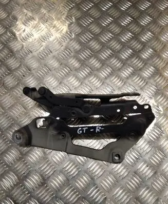 Engine bonnet/hood hinges