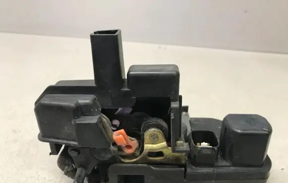 Jeep Grand Cherokee (WJ) Rear door lock