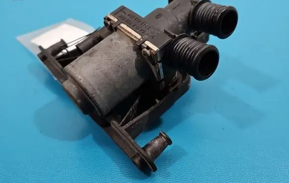 BMW 5 E39 Coolant heater control valve 8379921 IMPRK1543711