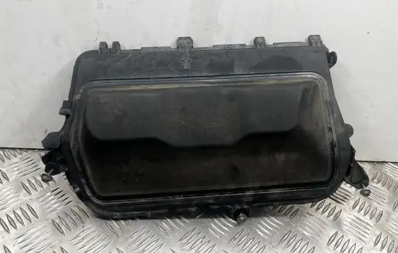 Engine cover (trim)