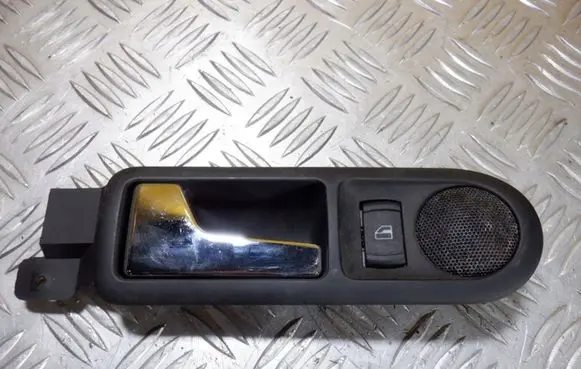 Volkswagen PASSAT B5 Front door interior handle 3B0839113
