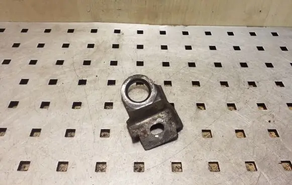 Opel Frontera B Radiator mount bracket