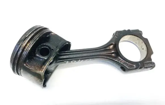 Toyota Avensis T250 Piston with connecting rod