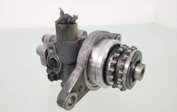Nissan X-Trail T30 Power steering pump 5M321 4Z212216N