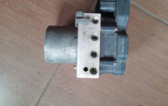 Toyota Avensis T270 ABS Pump 0265254669 4454005150 0265956309