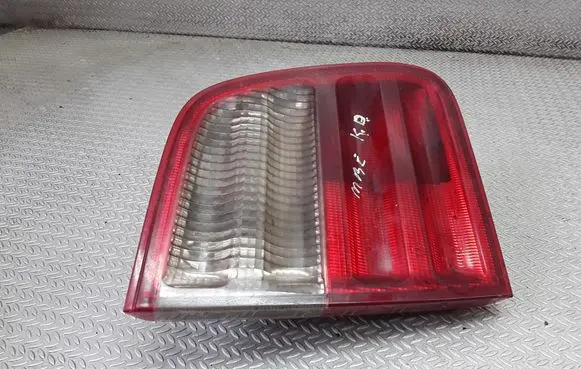 Tailgate rear/tail lights