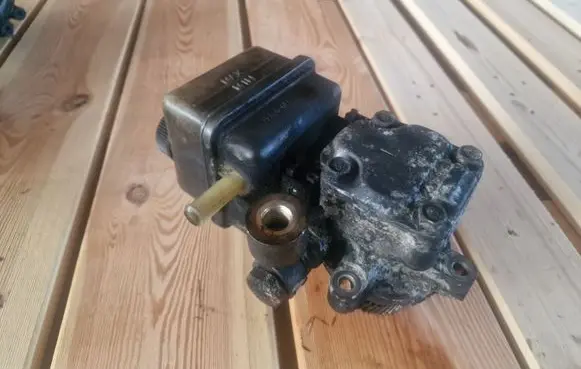 Mazda MPV Power steering pump
