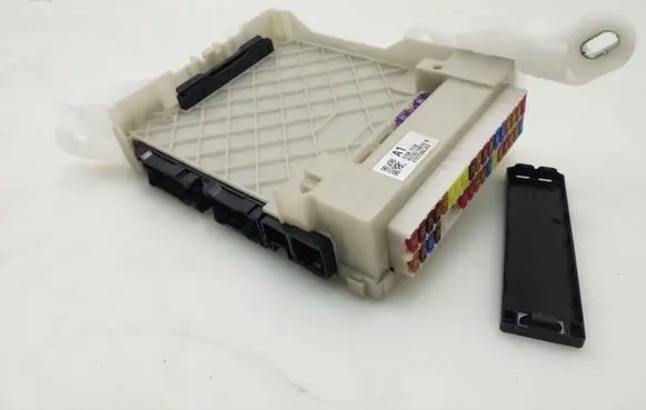 Toyota C-HR I Fuse module 82730F4010
