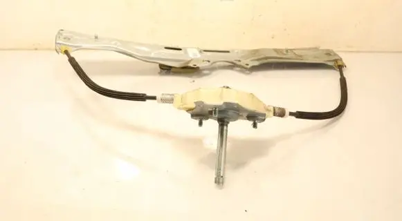 Rear window lifting mechanism without motor