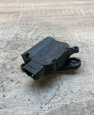 Audi A3 S3 8P Air flap motor/actuator 1K0907511B 0132801341