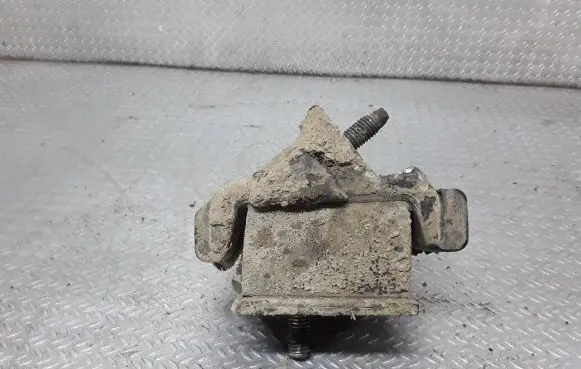 Land Rover Discovery Engine mount bracket