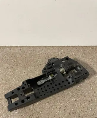 Audi A8 S8 D4 4H Front door exterior handle/bracket 4H0837886