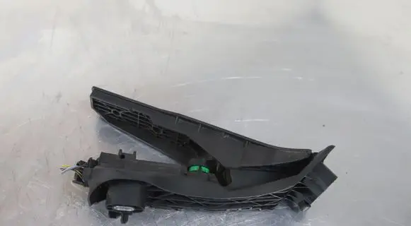 Volkswagen PASSAT B6 Accelerator throttle pedal 1K1723503L