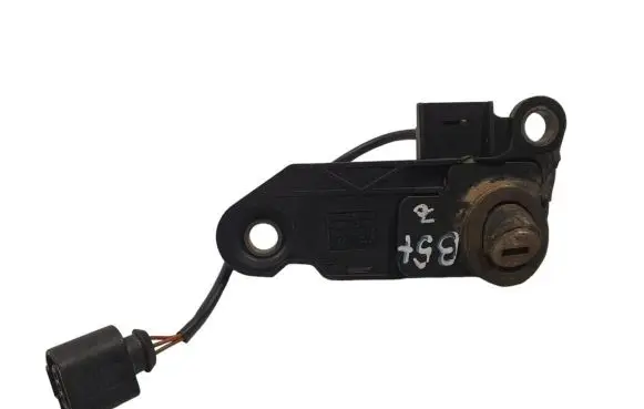Volkswagen PASSAT B5.5 Tailgate exterior lock 3B9827297A