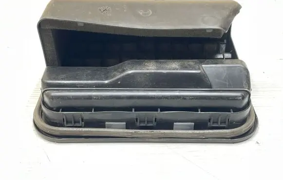 Mercedes-Benz ML W164 Quarter panel pressure vent A1648300342
